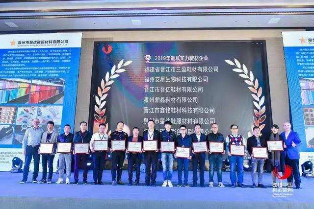 公司先后从德国、日本购进多台罗兰、三菱、小森等印刷机